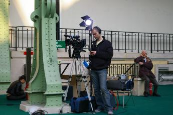Articles paris 2010 tv crew for the 8 o clock evening news
